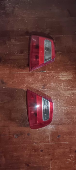 Triângulos e faróis Mitsubishi carisma 2001