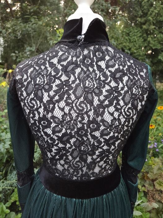 Gotycka sukienka handmade zielony aksamit i koronka avant garde