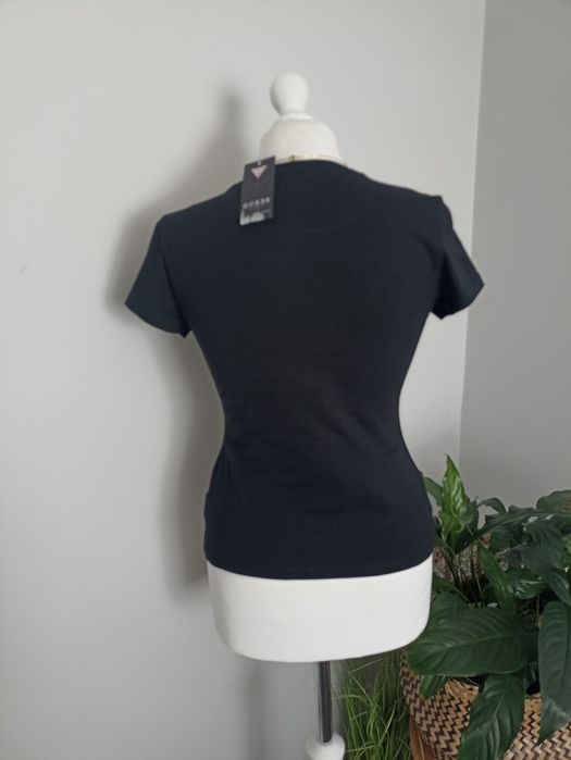 T-shirt czarny złote napisy Guess roz.XS/S