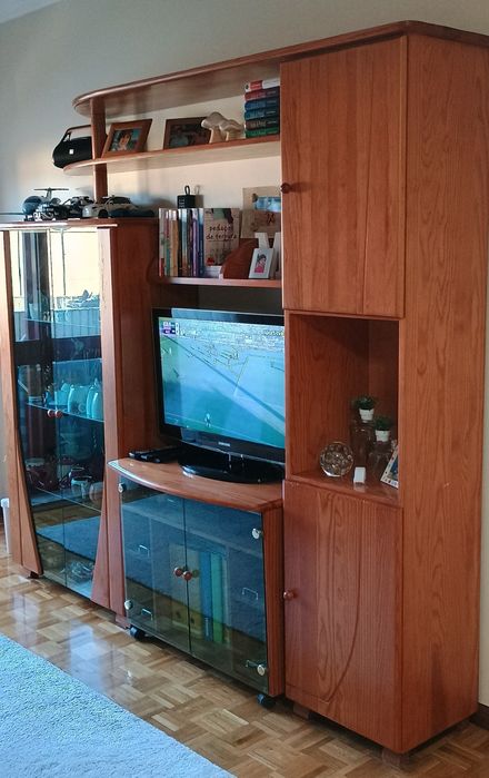 Móvel de sala em pinho maciço