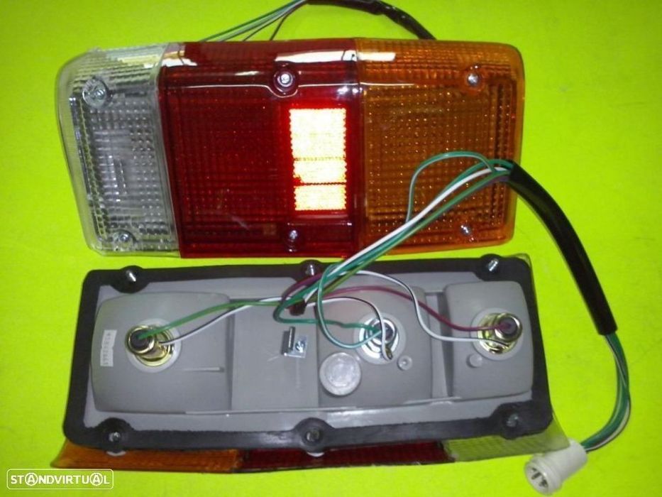 Nissan Patrol 160 - Farolins de trás ( Novos )