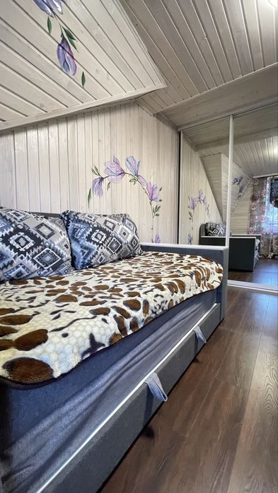 Продається будинок в мальовничій місцевості.Басейн.Сауна.Річка.