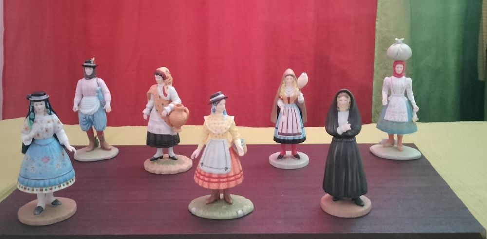 Estatuetas trajes típicos de Portugal de Coleções Philae