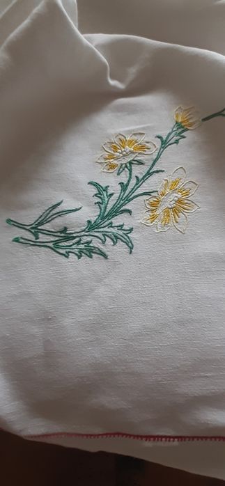 Rico Lençol de Linho Caseiro-Bordados Manuais