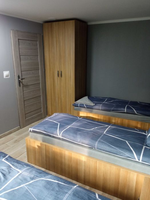 6 osobowe 2 pokoje kuchnia łazienka parking zamknięty teren