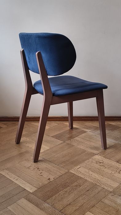 Стілець м'який, дерево, велюр. 1 шт.