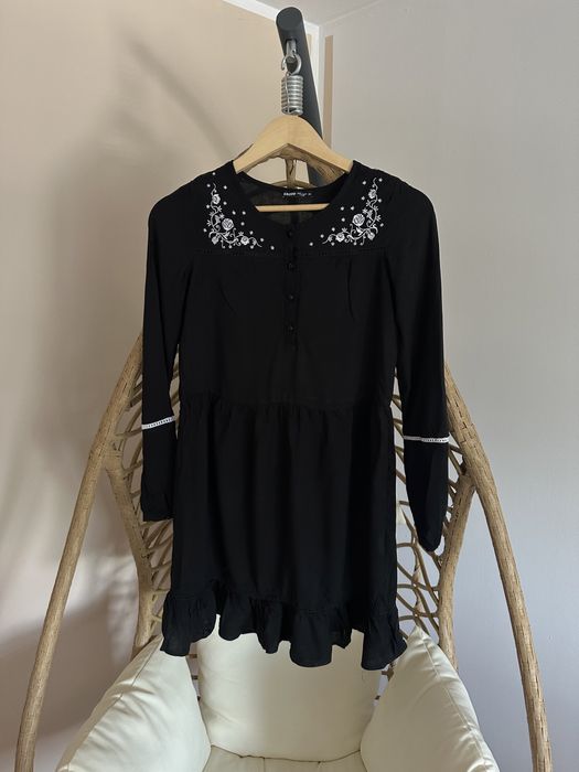 Czarna sukienka cropp S