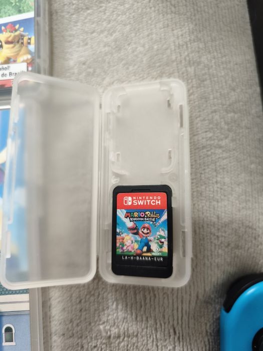 Vendo nintendo switch com 4 comandos