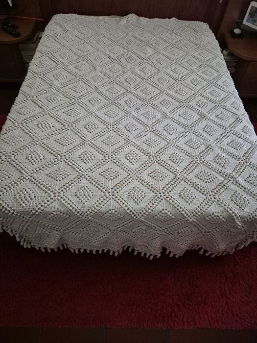 Colcha de renda em croché para cama de casal feita á mão