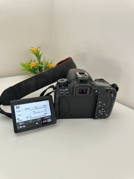Canon Eos 77D WiFi /touch screen com lente 18-55mm e bolsa