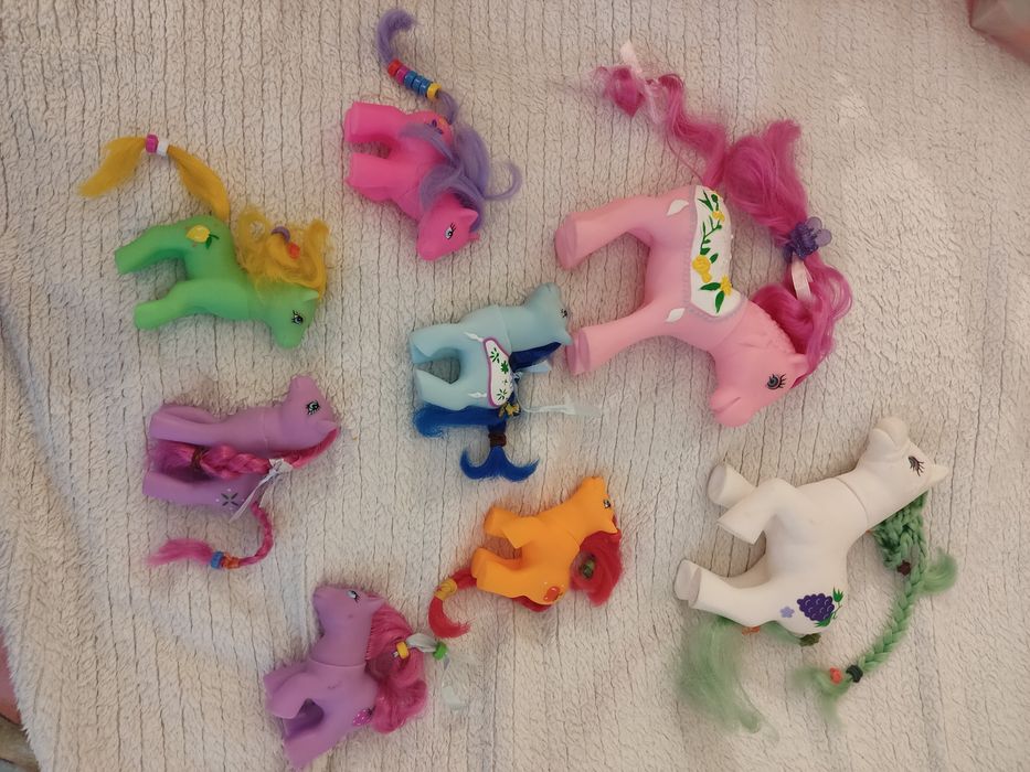 8 koników podobnych do Pony