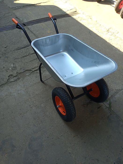 Taczka ogrodowa lub budowlana