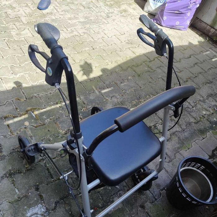 Chodzik dla  starszej osoby