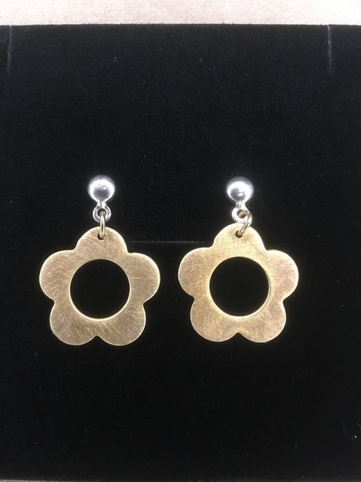 Brincos em prata e prata dourada