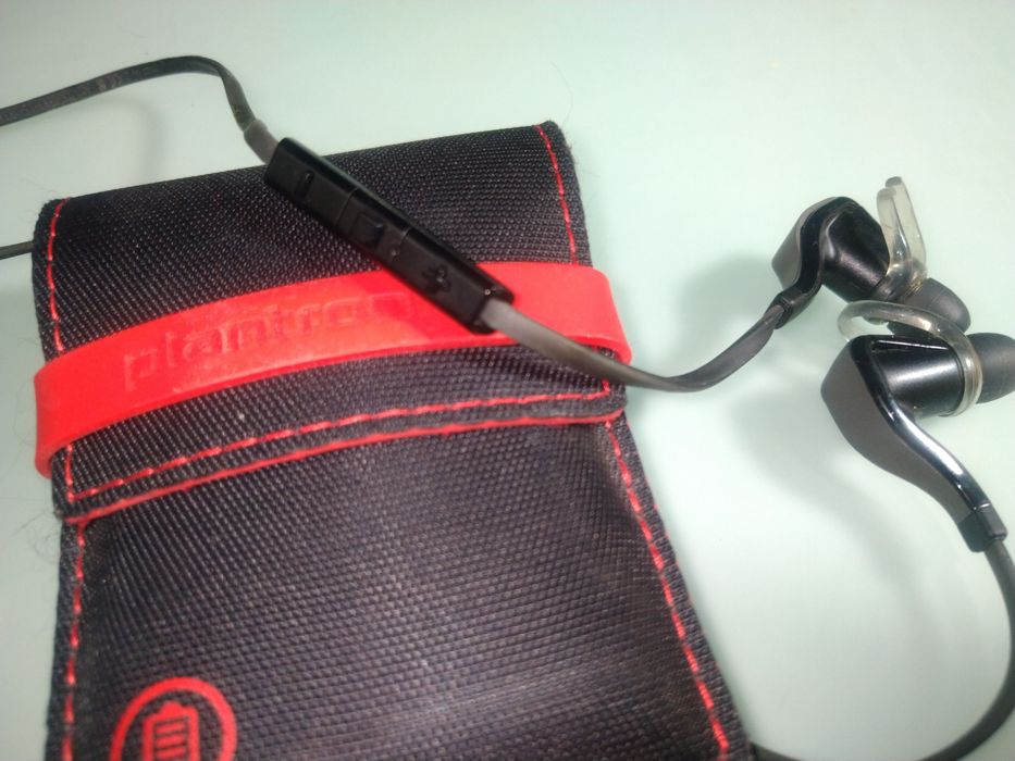 Бездротові Bluetooth навушники Plantronics BackBeat GO