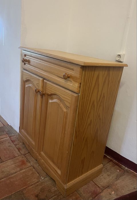 Mobília de sala de jantar completa em Pinho