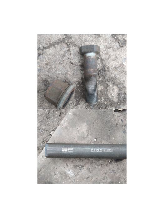 шпильки кольосні з гайками