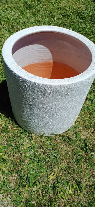 Vendo vaso branco para jardim