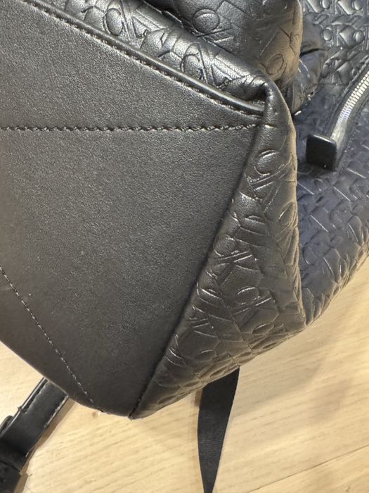 Рюкзак Calvin Klein Debossed Monogram Backpack (черный)