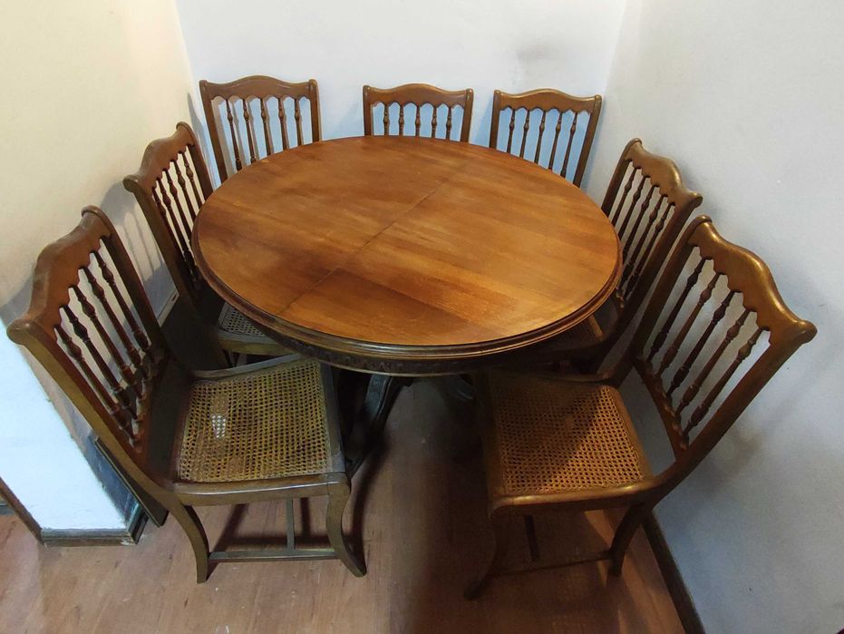 Conjunto de mesa (diâmetro 1.10m) com cadeiras em palhinha