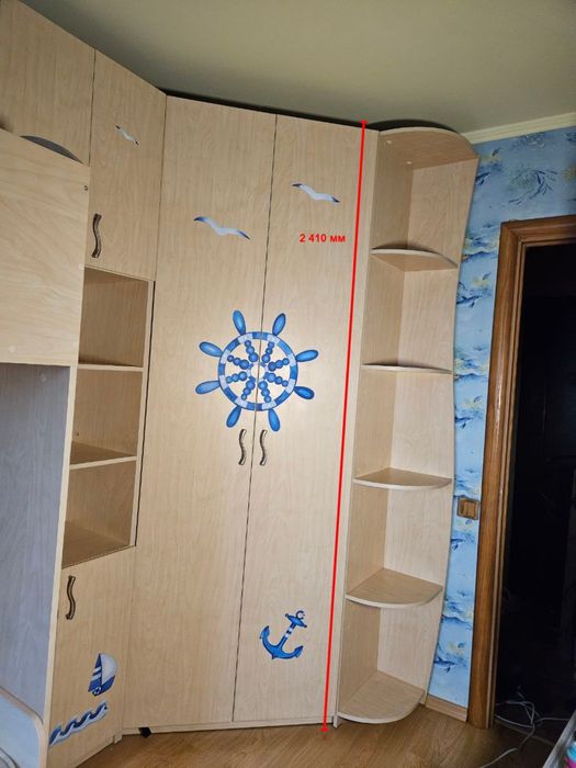 Комплект меблів в дитячу кімнату