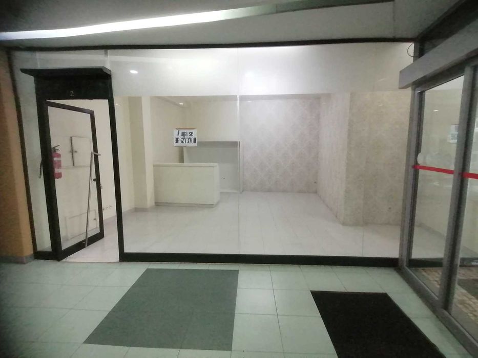 Aluga- se loja centro comercial da vinha
