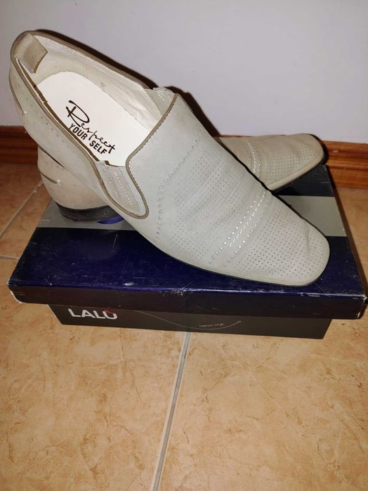 Продаю чоловіче взуття