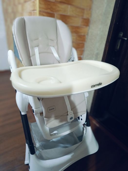 Стільчик для кормління від Carrello, модель Stella.