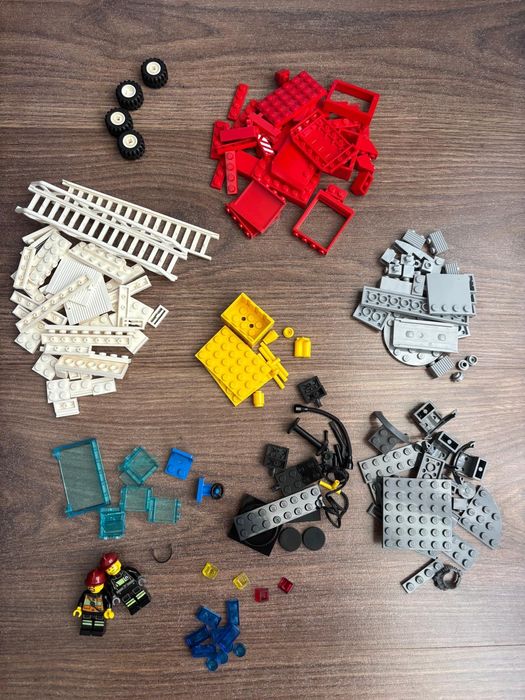 LEGO® City
Caminhão de Combate ao Fogo
5-12 | #60002 | 209 peças