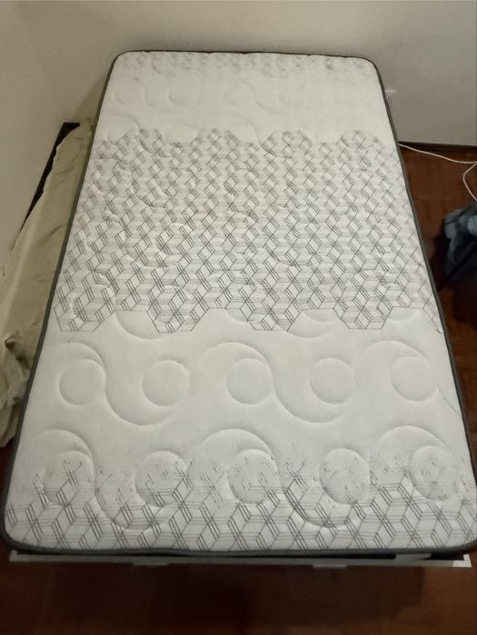 Colchao 190x120cm + Cama com gavetas