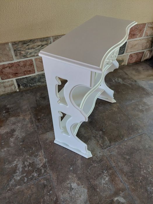 Credência em madeira pintada de branco