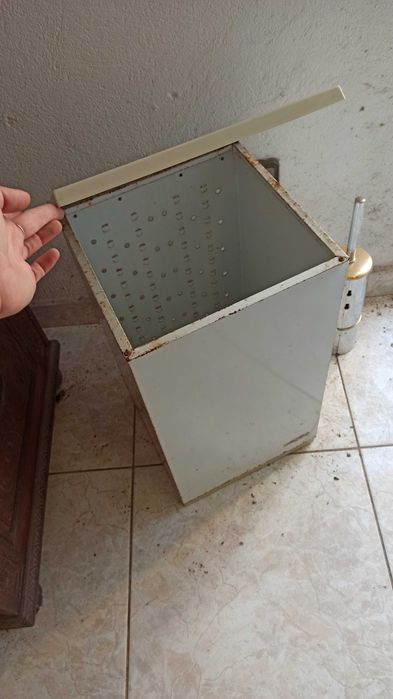 Cesto/balde de lixo/ Papeleira