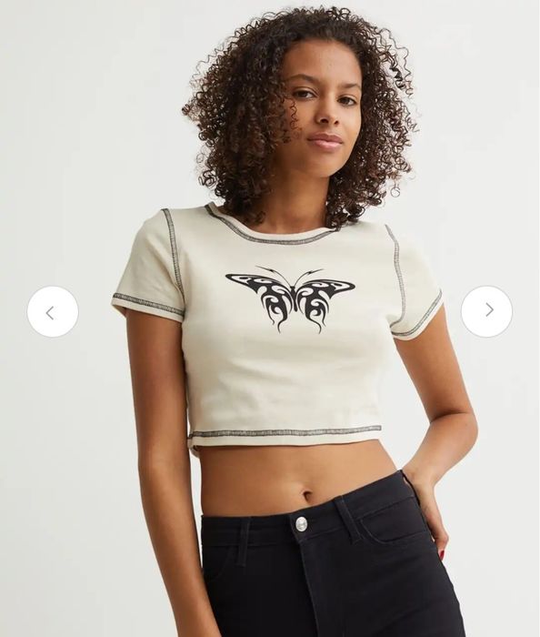 бежевий короткий топ (кроп-топ) від H&M Divided з метеликом