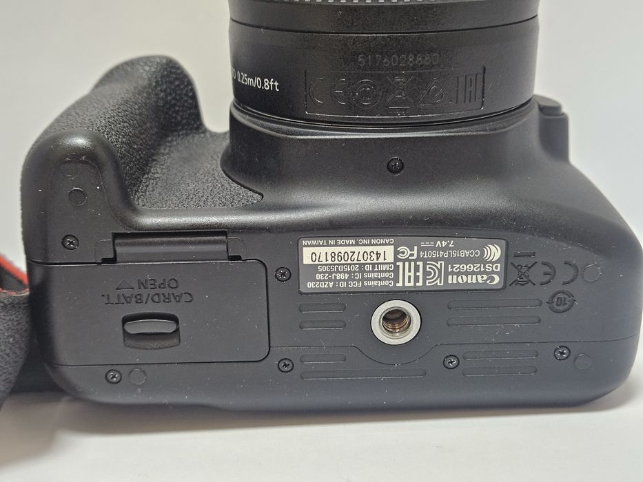 Canon EOS 1300D фотоапарат в ідеальному стані