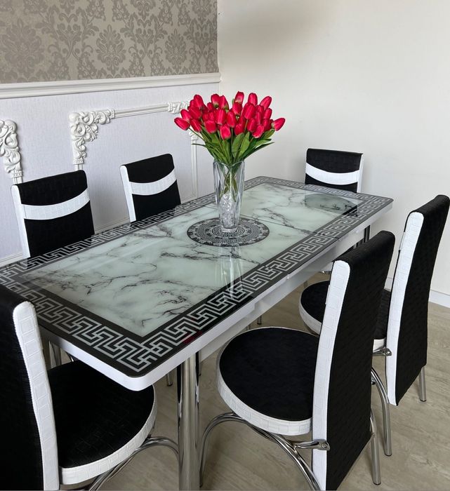 Обеденный кухонный стеклянный стол со стульями Обідній кухонний стіл