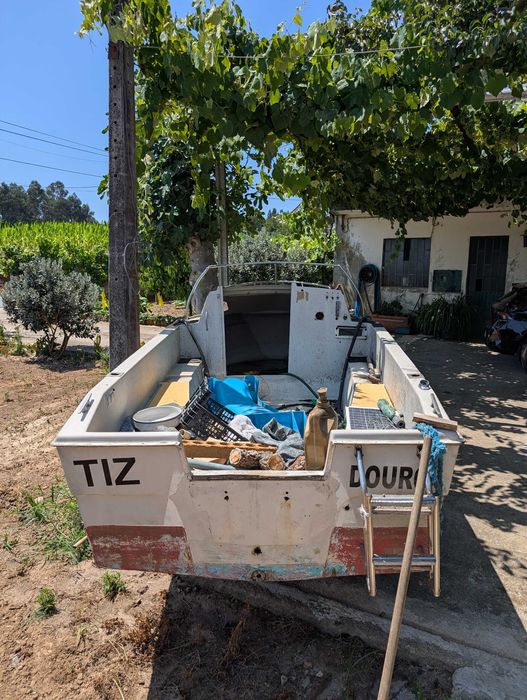 Embarcação argus 430P para restauro com atrelado e documentos