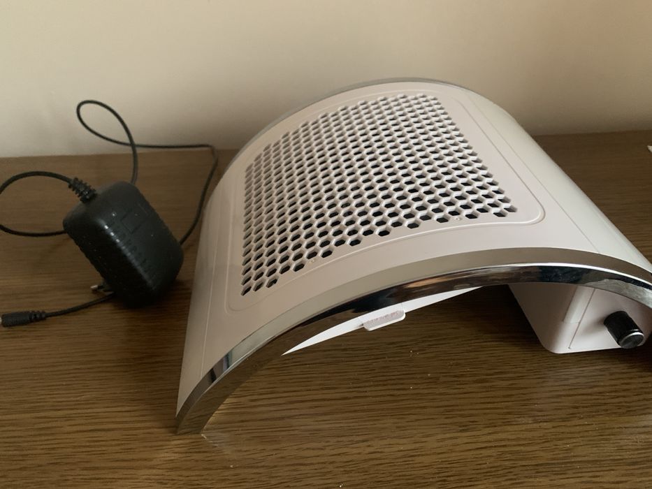 Витяжка для манікюру