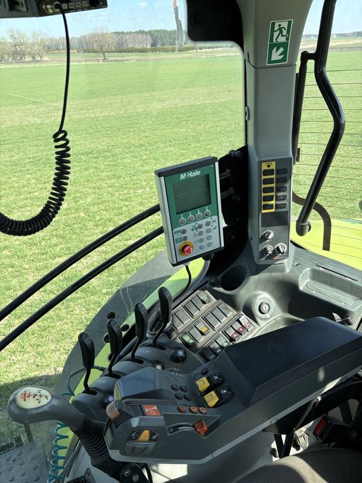 Claas Axion 810 z ładowaczem czołowym