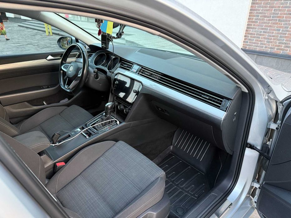 Volkswagen Passat 2019 VIN WVWZZZ3CZLE028664 фото оголошення 16 з 24