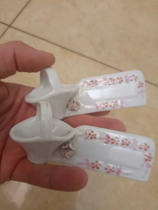 Porcelanowe koszyki na wizytówki