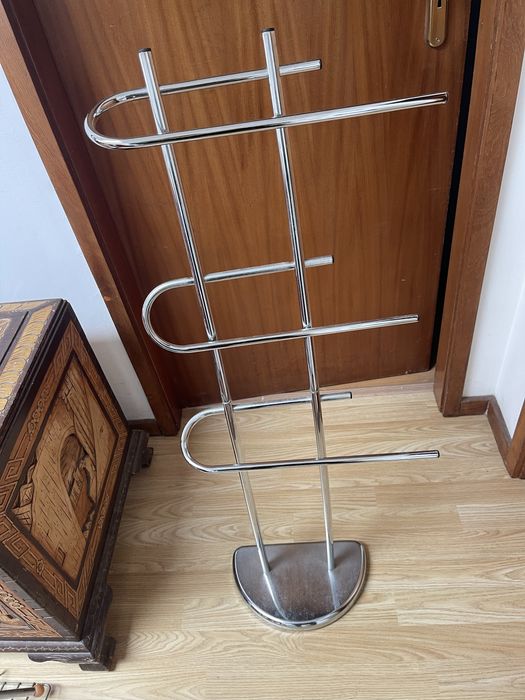 Cabides usados em bom estado