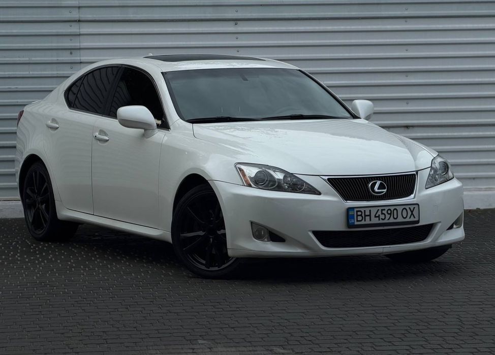 Lexus is 2008 г 2.5л