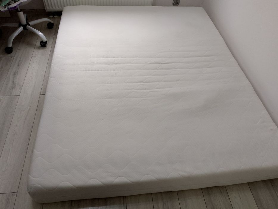 Materac 160x200 sprężynowy.