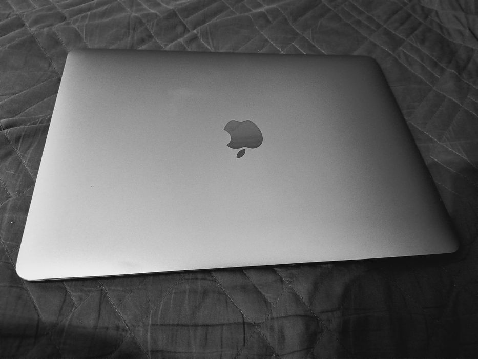 MacBook Pro 13" M1 | 16GB RAM | 256GB SSD | Tylko 132 cykle baterii! | BOX