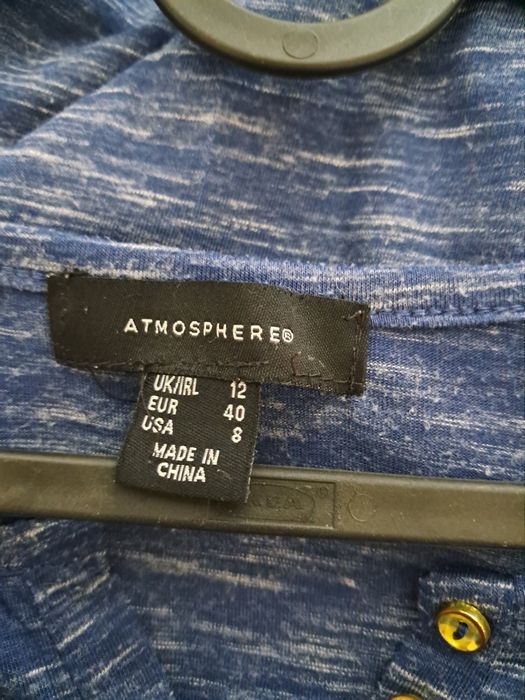 Przewiewna bluzka, Atmosphere