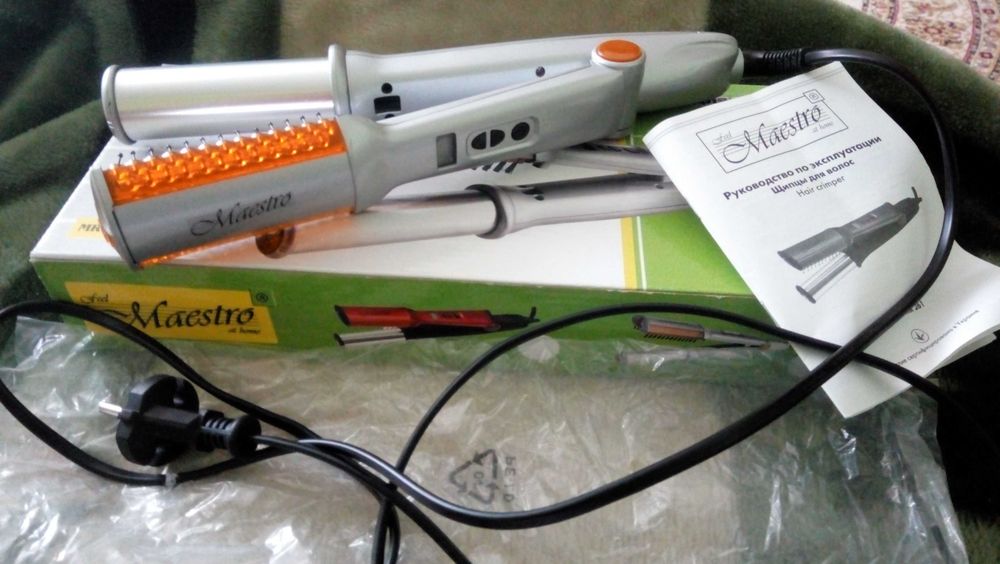 Плойка, утюжок для волосся.