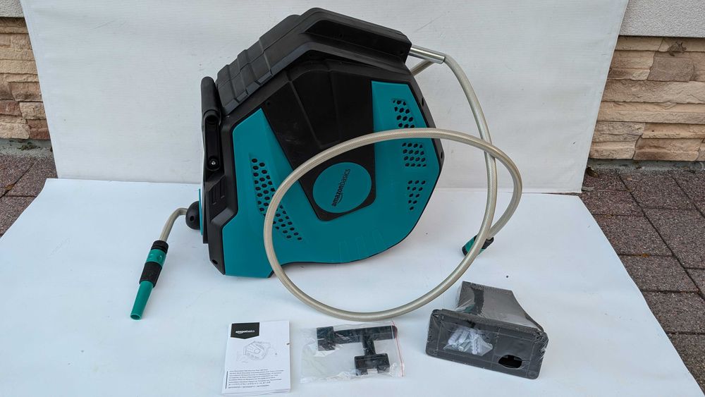 Bęben z wężem ogrodowym Amazon Basics 25m