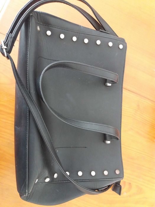 Mala Senhora com alça e bolsa no interior