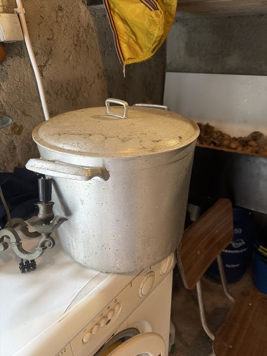 Panela grande em bom estado