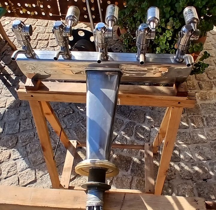 Torre de tirar cerveja,  em Inox, com 5 saídas